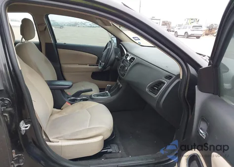 2011 Chrysler 200 Touring из США, поврежденный, VIN 1C3BC1FG9BN511677